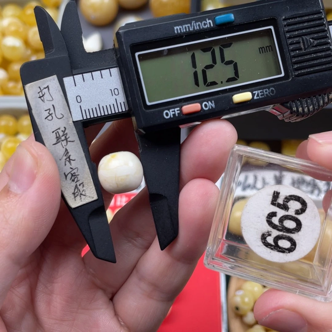 蜜蜡珠宝奇石未镶嵌