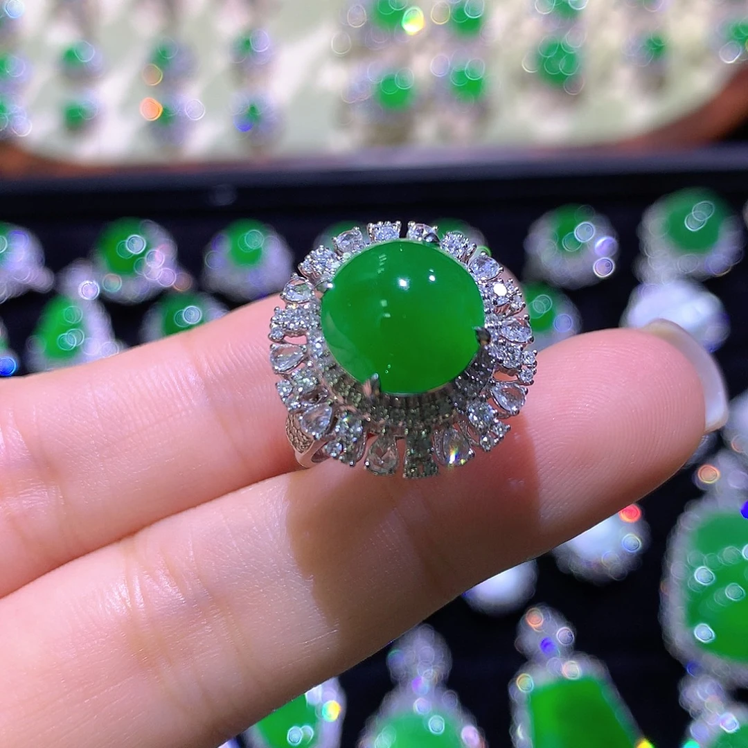 翡翠18K金镶嵌戒指高冰满绿蛋面戒指