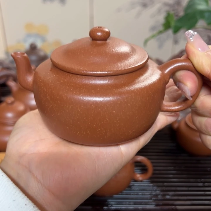 紫砂茶壶聚****在宜兴紫砂文化艺术