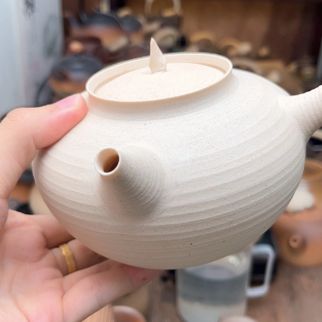 微瑕白泥壶一个。。。。。