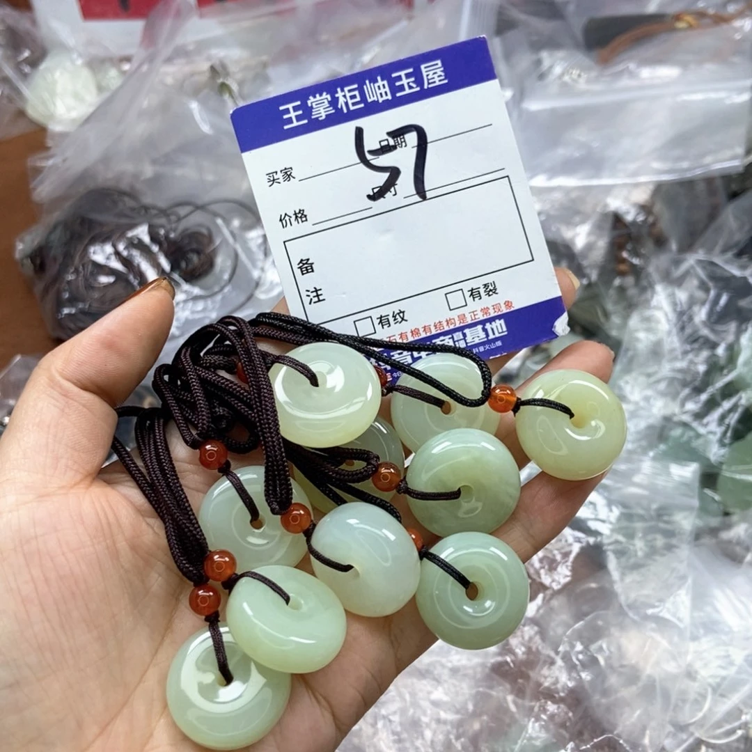 岫玉吊坠吊坠未镶嵌多样性，发一个