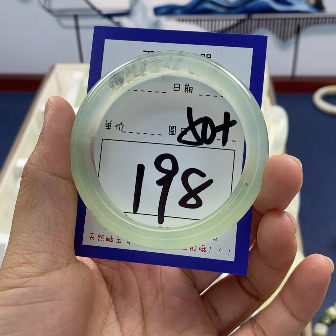 蛇纹石玉手镯未镶嵌阿****?