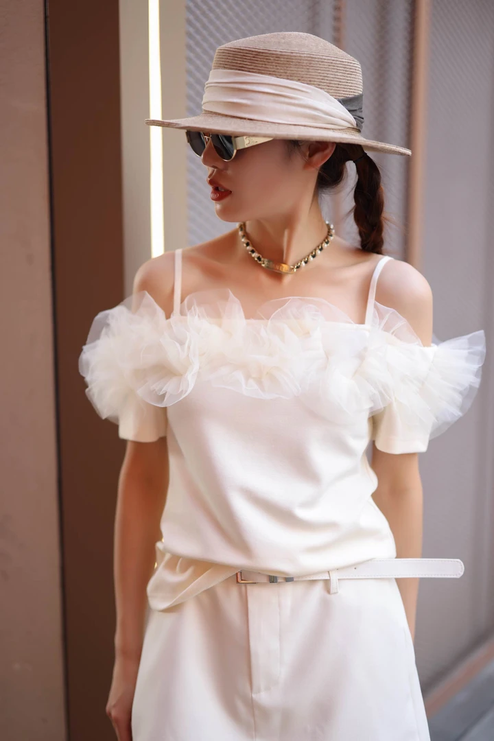 【BAI】夏新款时尚露肩重工花朵短袖T恤女551