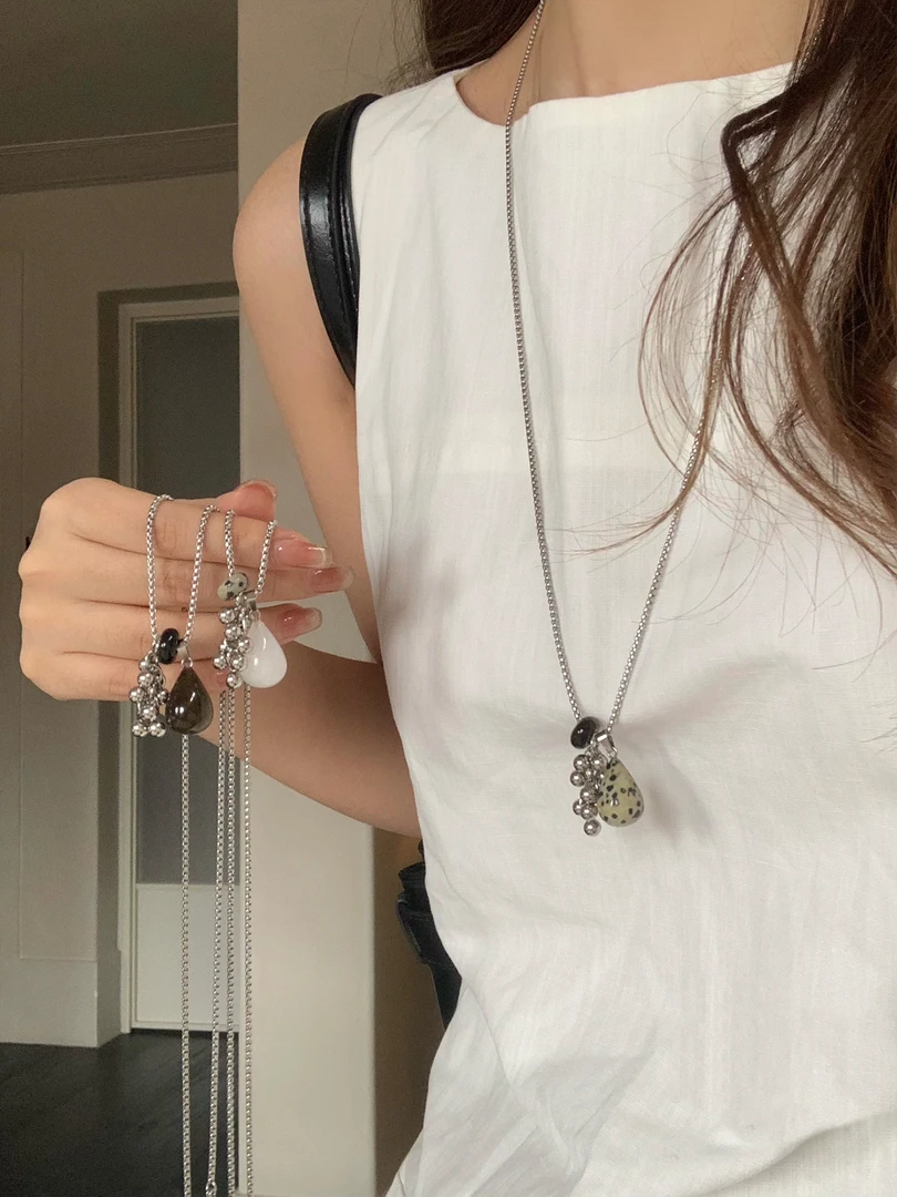 钛钢项链  葡萄串珠水滴钛钢项链女小众高级感长款挂脖锁骨链配饰