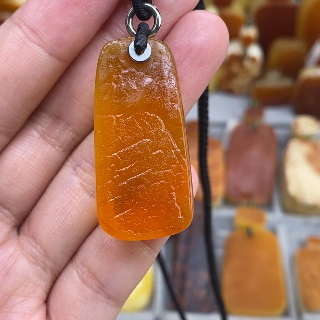 蜜蜡未镶嵌珠宝奇石