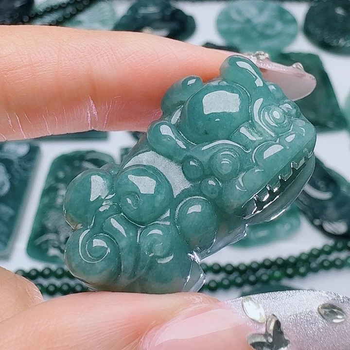 翡翠未镶嵌颈饰多样性发其一