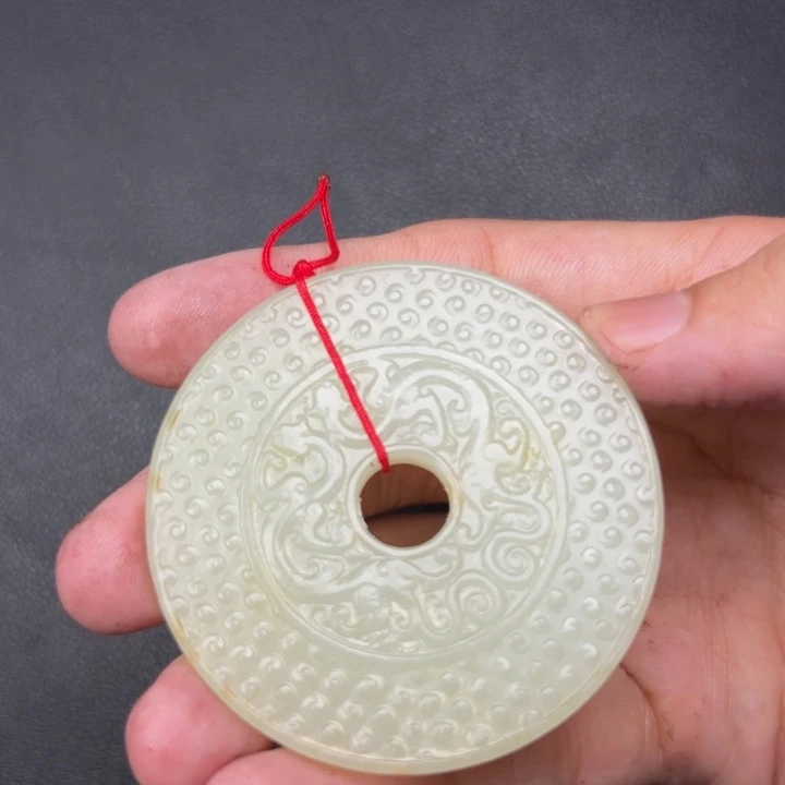 狼***说和田玉未镶嵌颈饰