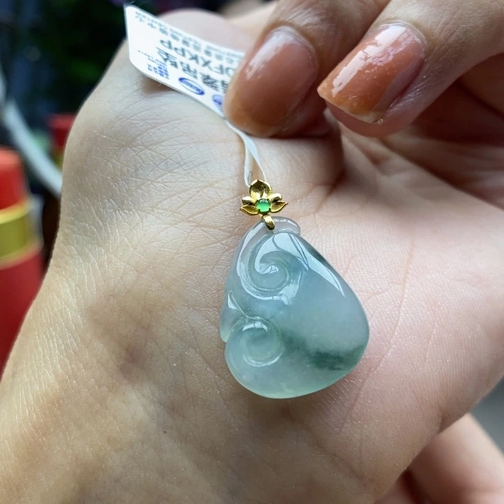 翡翠18K金镶嵌颈饰吊坠40