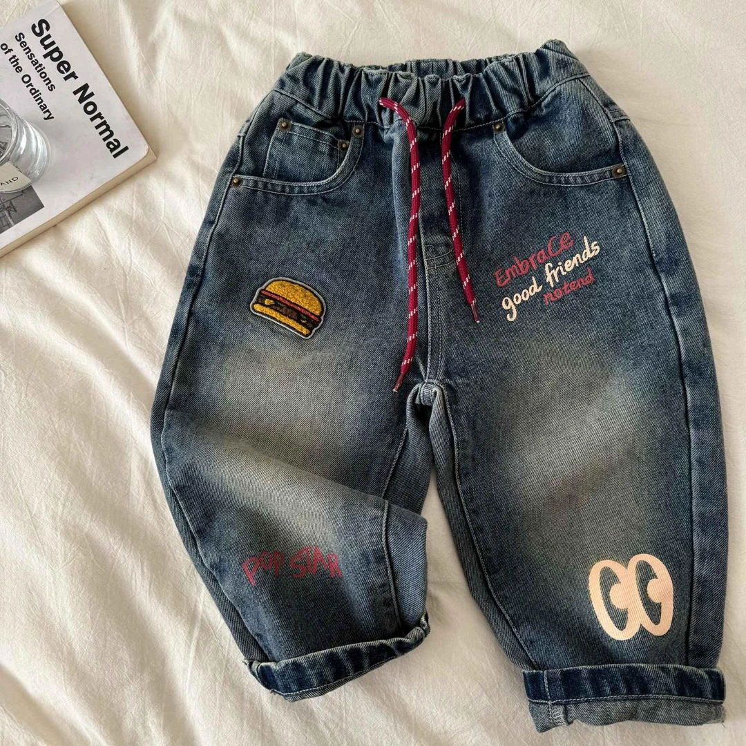 儿童软牛仔裤男2025春秋新款中小童休闲裤时尚宝宝卡通直筒裤洋气