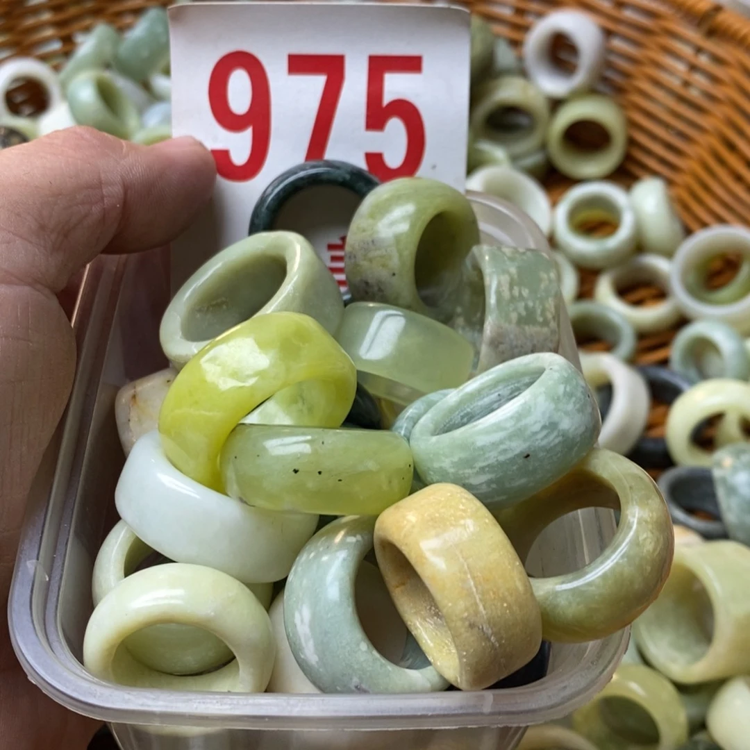 蛇纹石玉挂坠未镶嵌