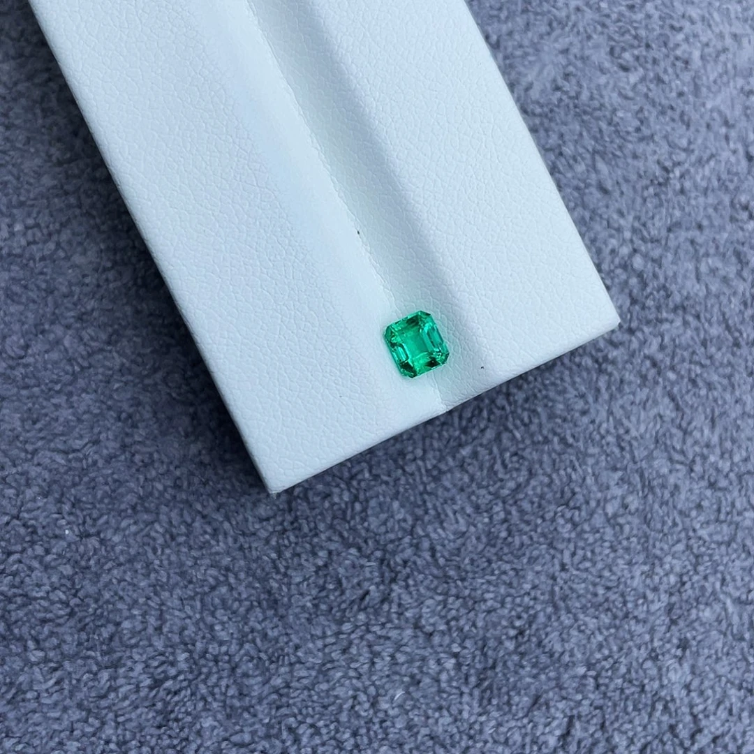不***评裸石祖母绿0.44Ct