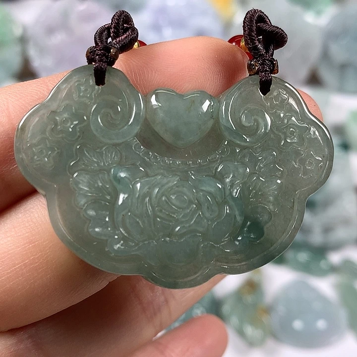 翡翠未镶嵌颈饰花开富贵如意也一条颜色线介意勿拍福利