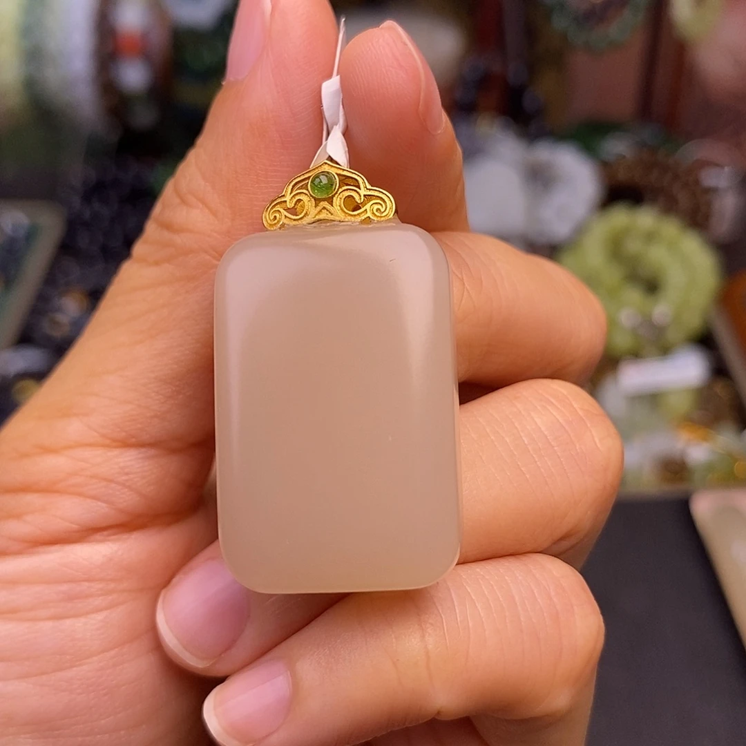 和田玉未镶嵌颈饰18.K金脂膏级老熟料藕粉无事牌