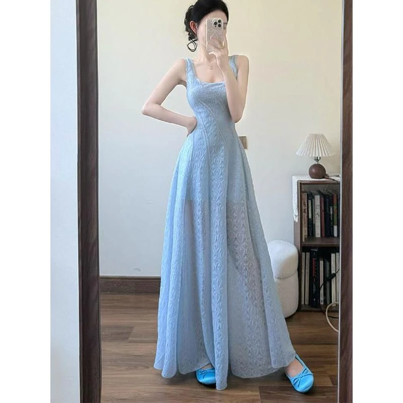 法式气质蓝色蕾丝吊带连衣裙五一旅游穿搭女海边度假风绝美长裙子