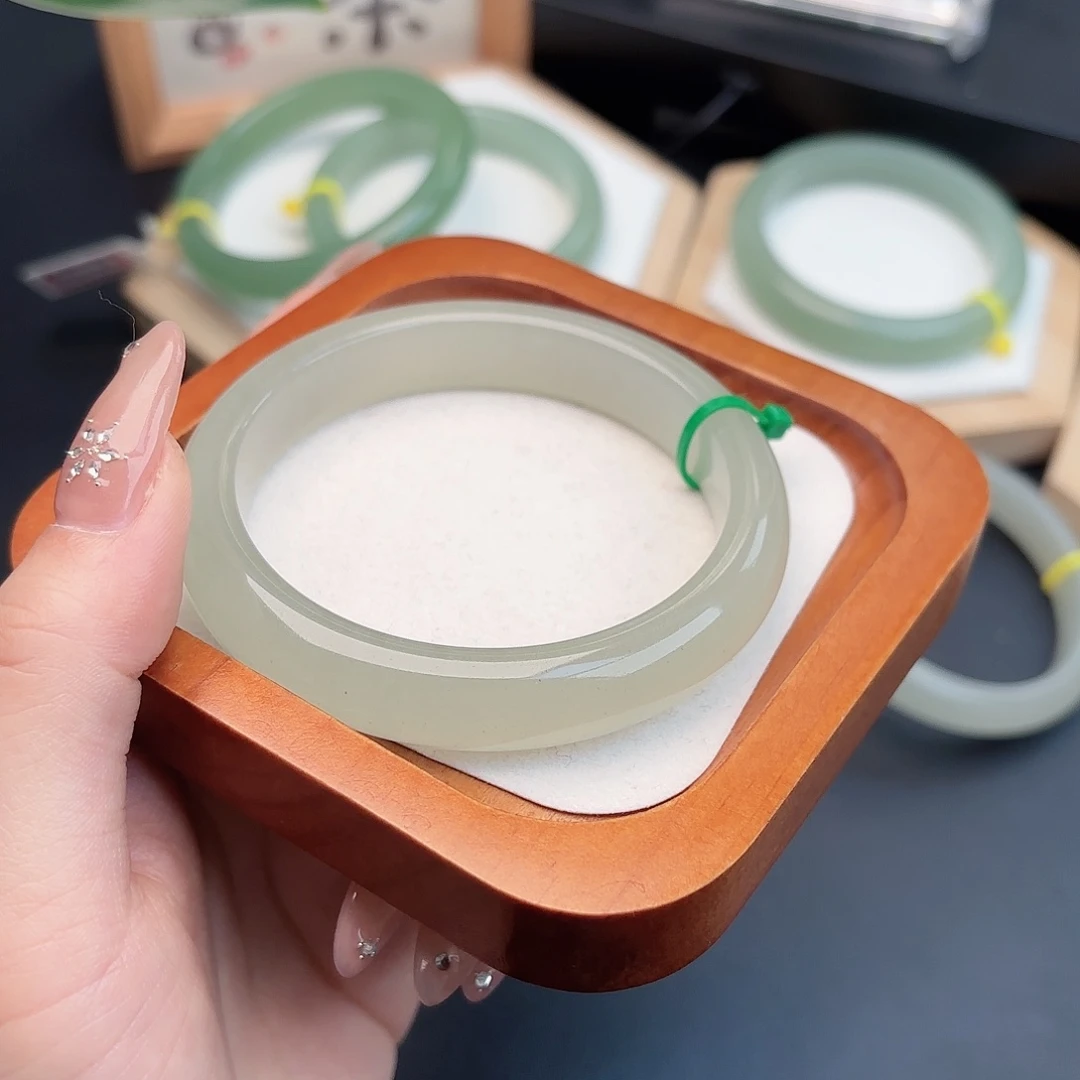 石英质玉未镶嵌手镯60