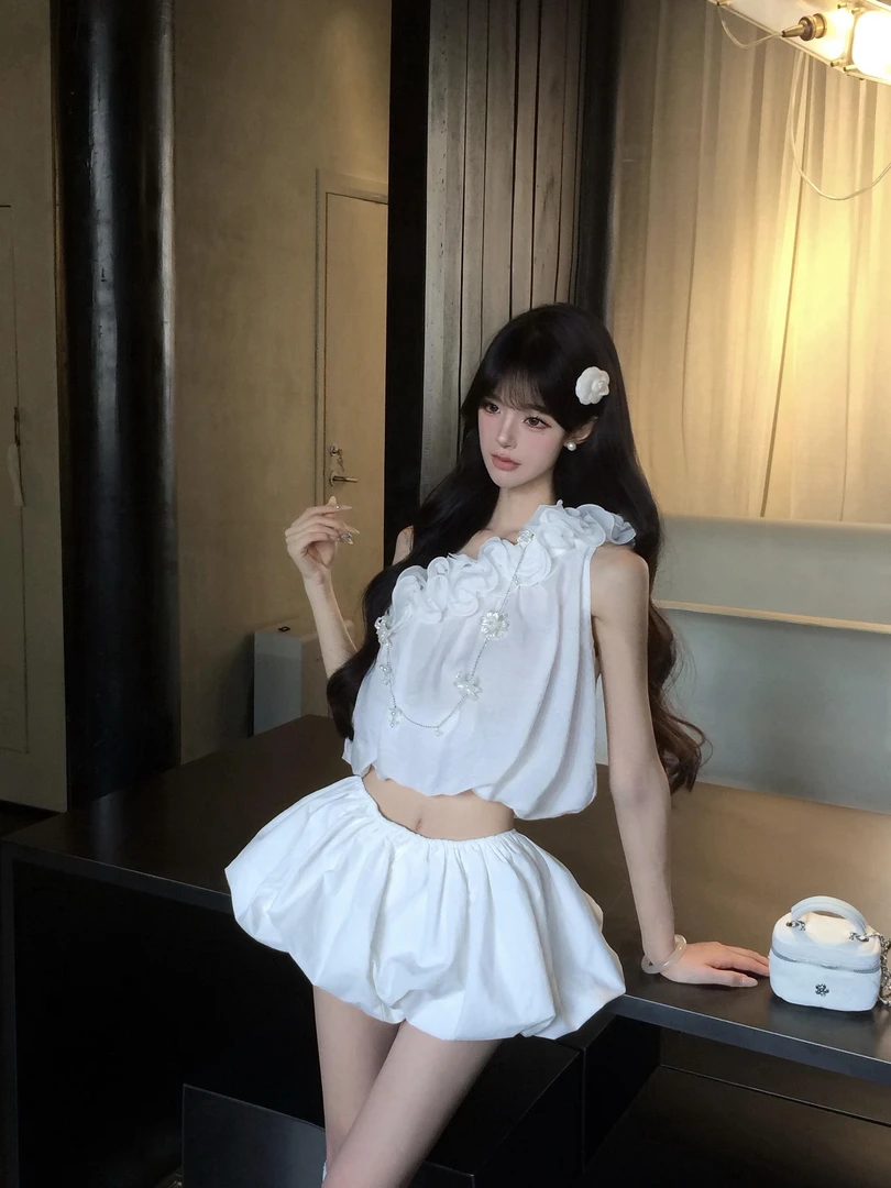 设计感纯欲白色立体花朵斜肩无袖背心上衣女2025新款显瘦花苞裙裤