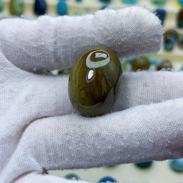 绿松石未镶嵌颈饰