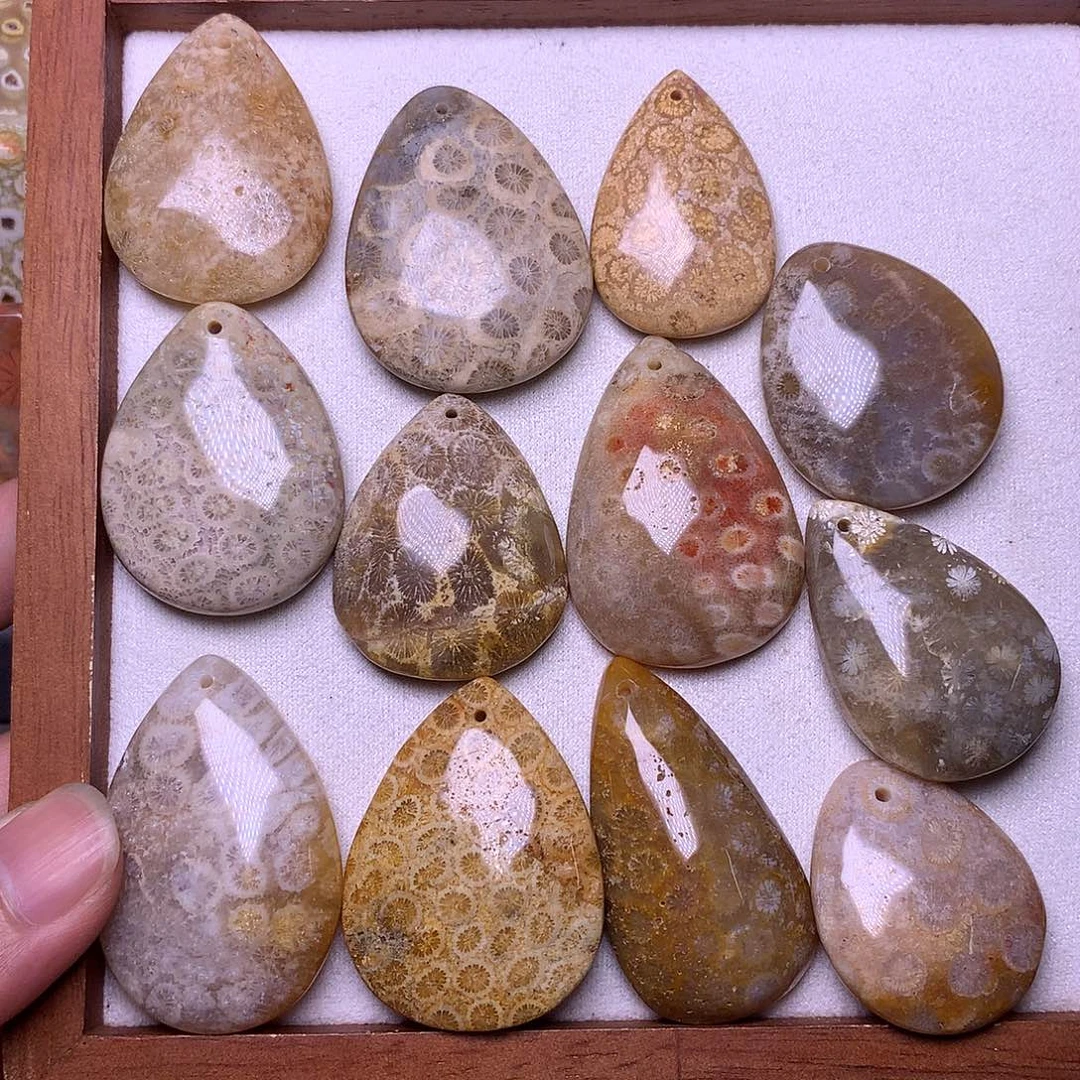读***华硅化玉珠宝奇石合金