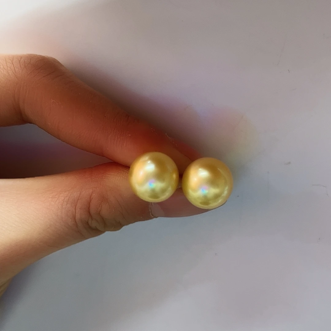 18K金镶嵌海水珍珠耳饰