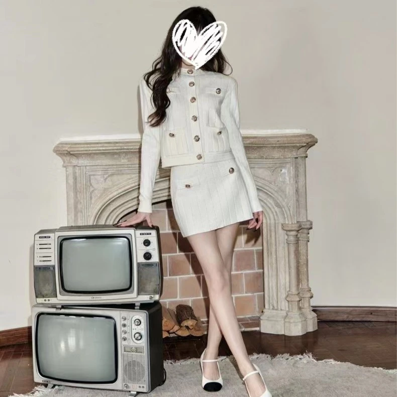 金圆扣轻奢小香风气质显瘦外套上衣女2025春季新款时尚包臀半身裙