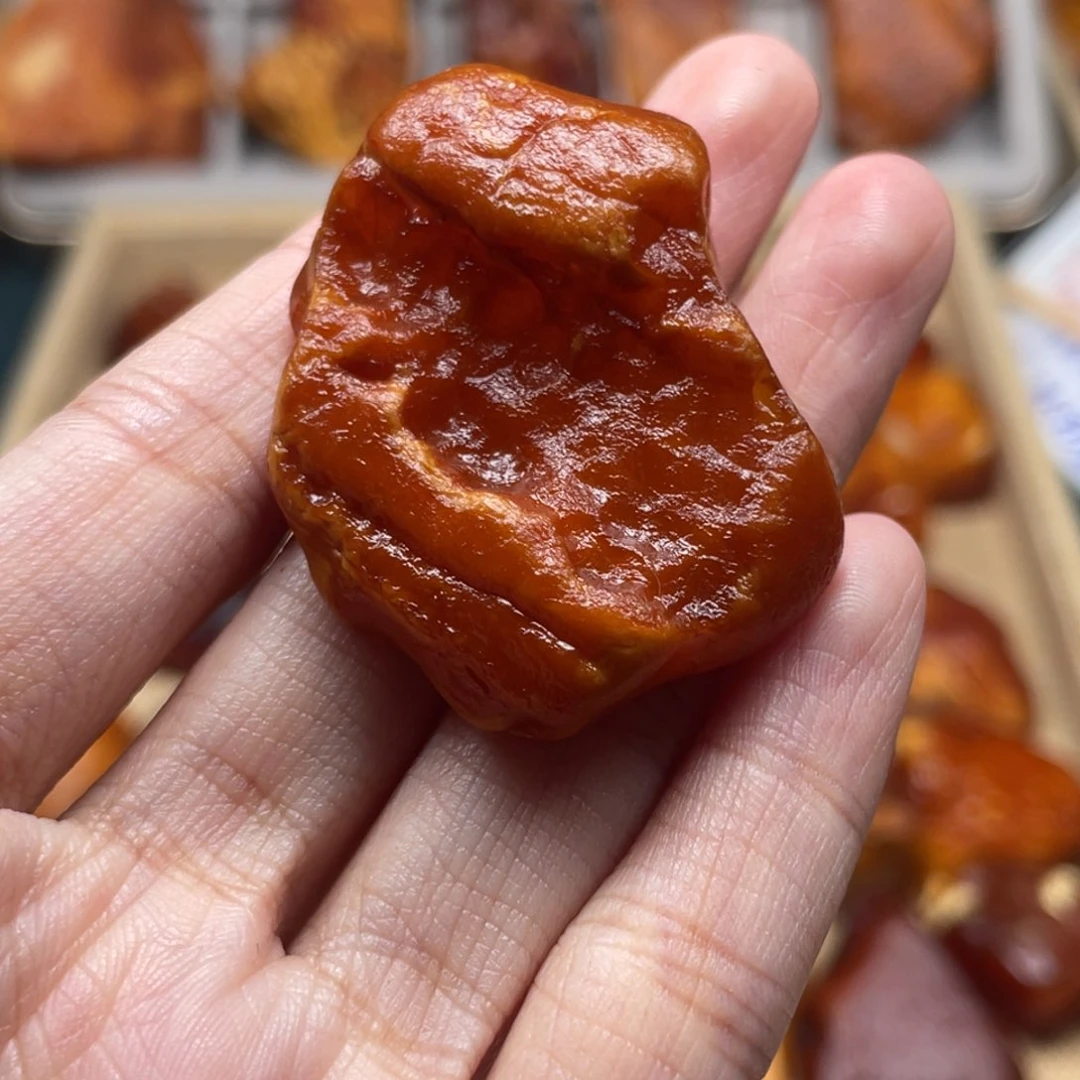 未镶嵌琥珀珠宝奇石