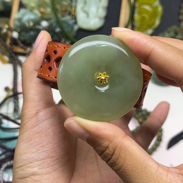 蛇纹石玉合金吊坠