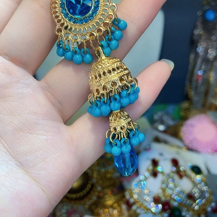如***馆铁合金合金锆石耳坠