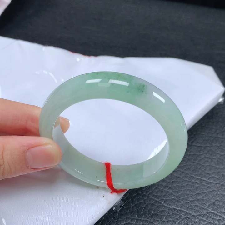 翡翠未镶嵌手镯