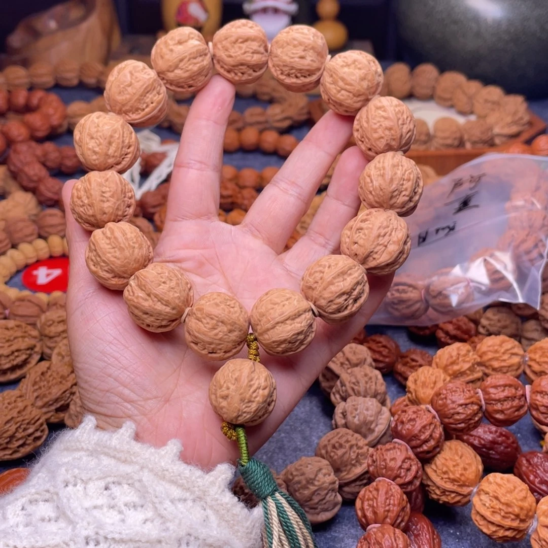 文玩核桃吊坠秋子