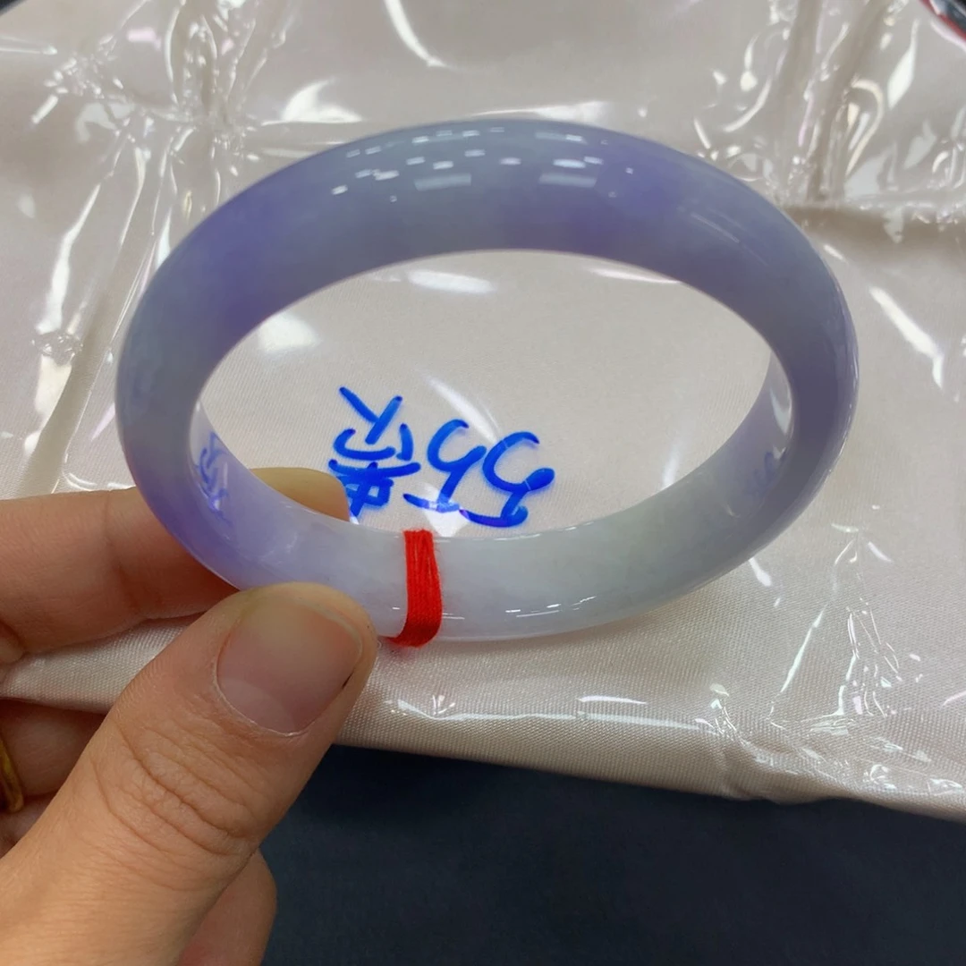 翡翠手镯未镶嵌翡翠