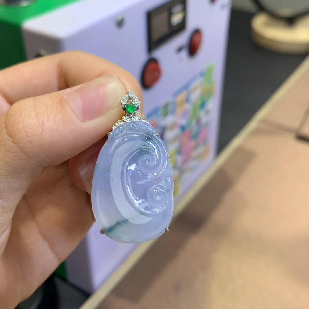 翡翠18K金镶嵌颈饰翡翠