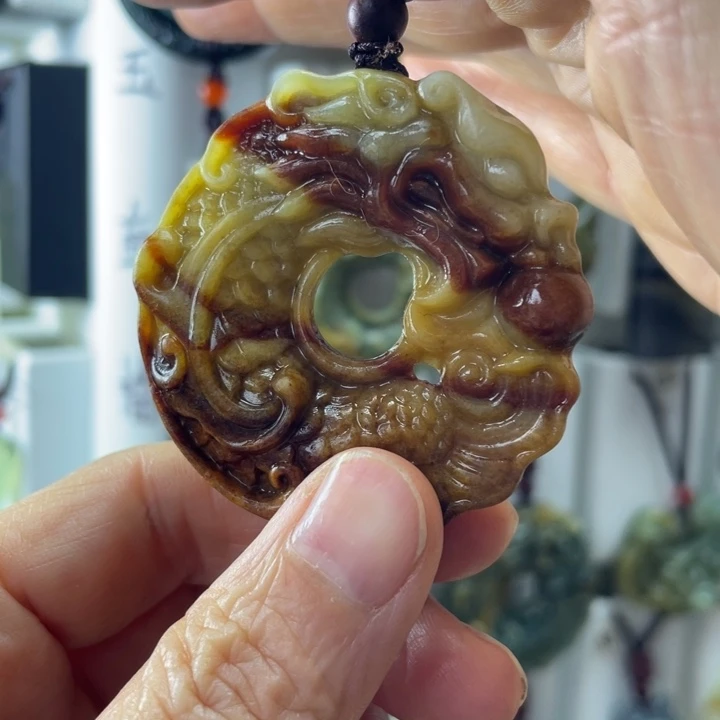 蛇纹石玉合金颈饰海*漫