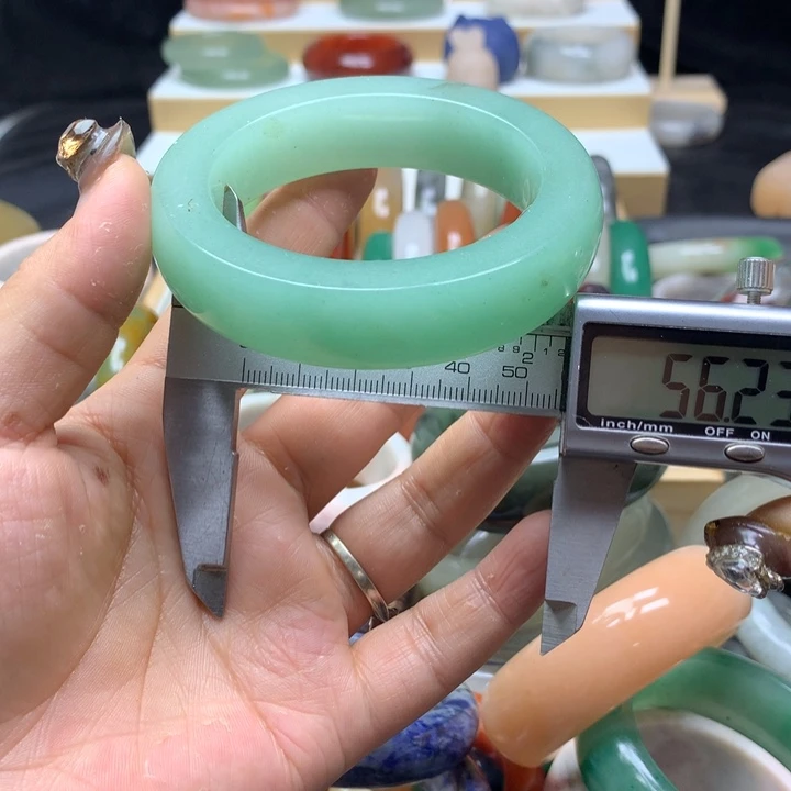 未镶嵌手镯石英质玉