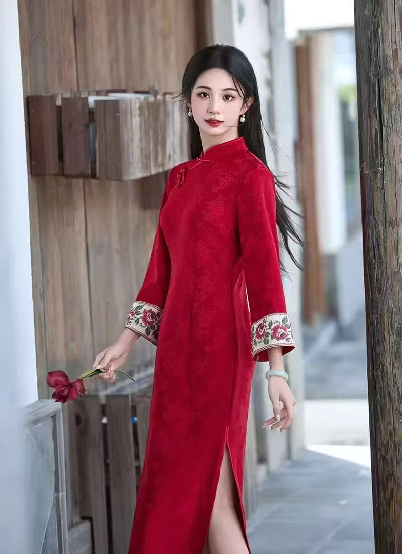 【华夫人】冬款上新 火焰红刺绣提花复合绒 日常修身减龄显肤色旗袍