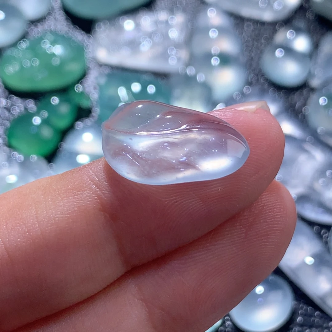 翡翠未镶嵌颈饰缅甸