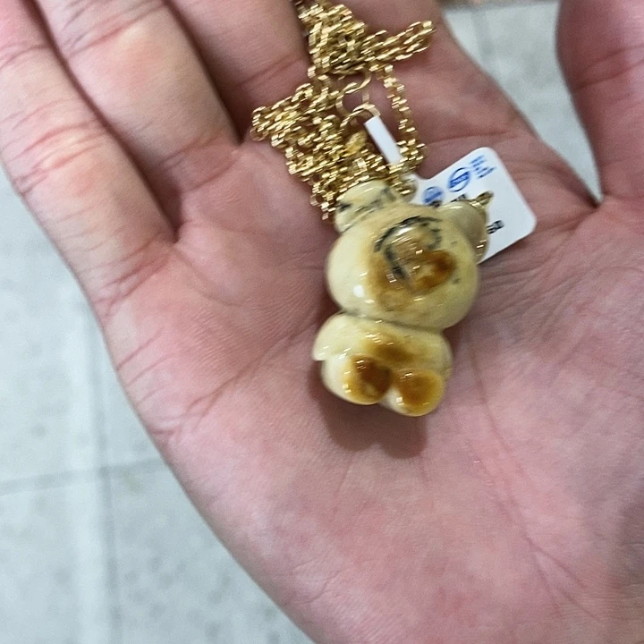 琥珀未镶嵌颈饰多人