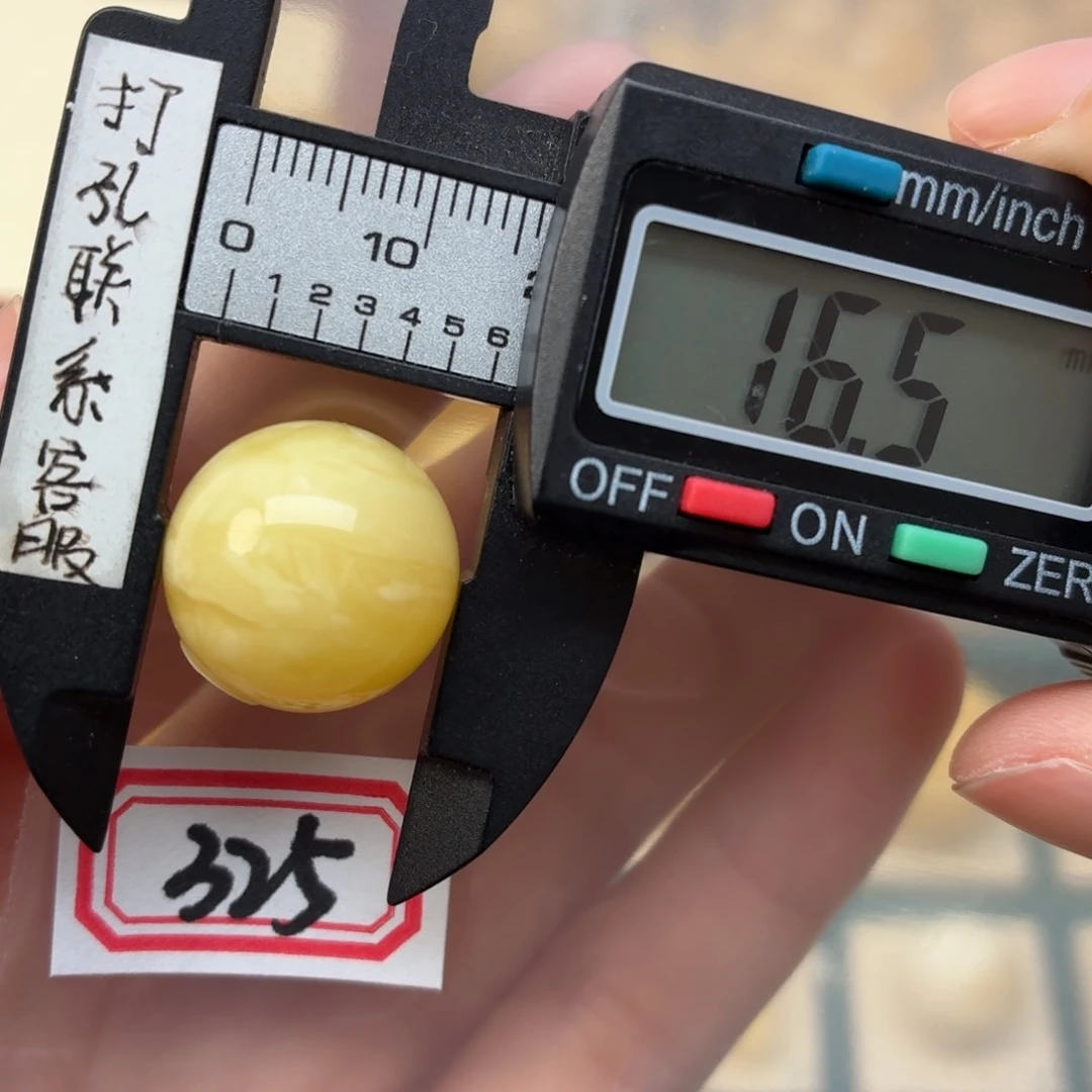 沙***伤未镶嵌蜜蜡裸石蜜蜡