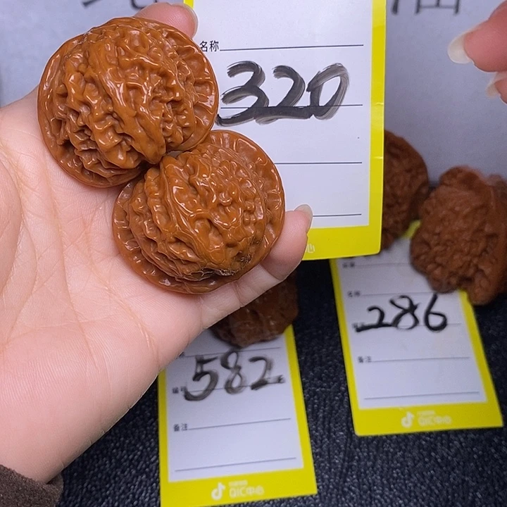 文玩核桃把件320/40宫灯