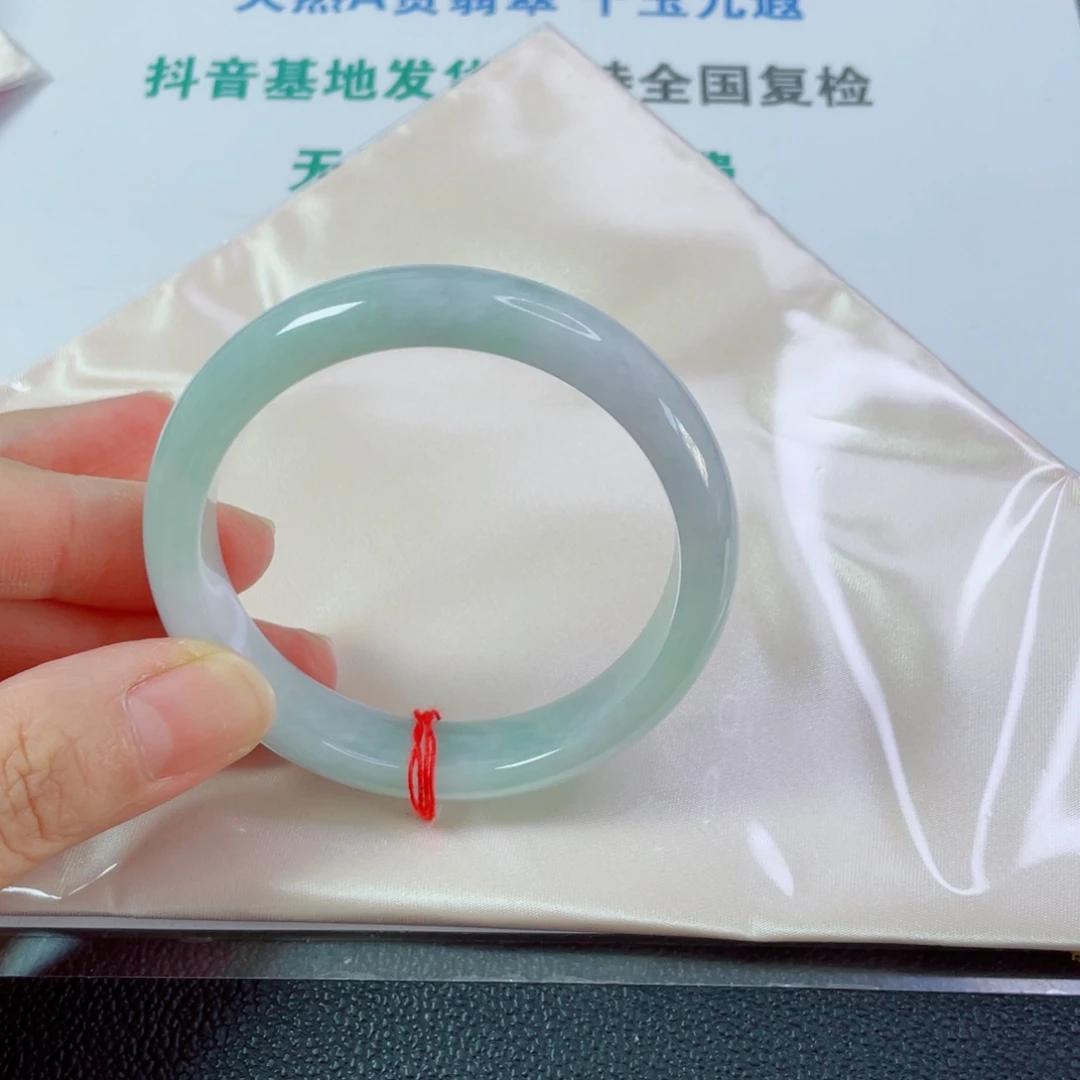 小***小翡翠未镶嵌手镯天然