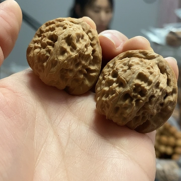 文玩核桃把件36白狮子老树