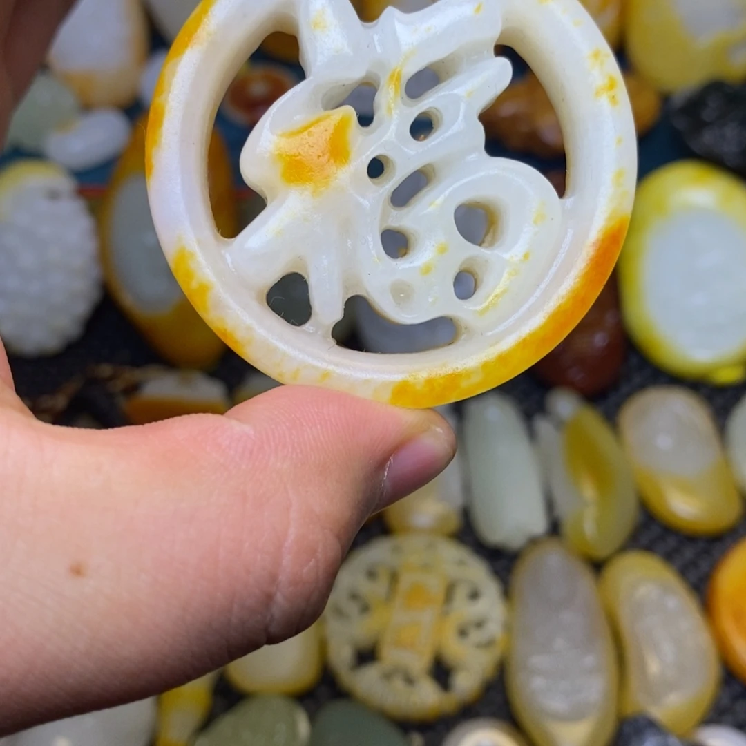 和田玉未镶嵌颈饰