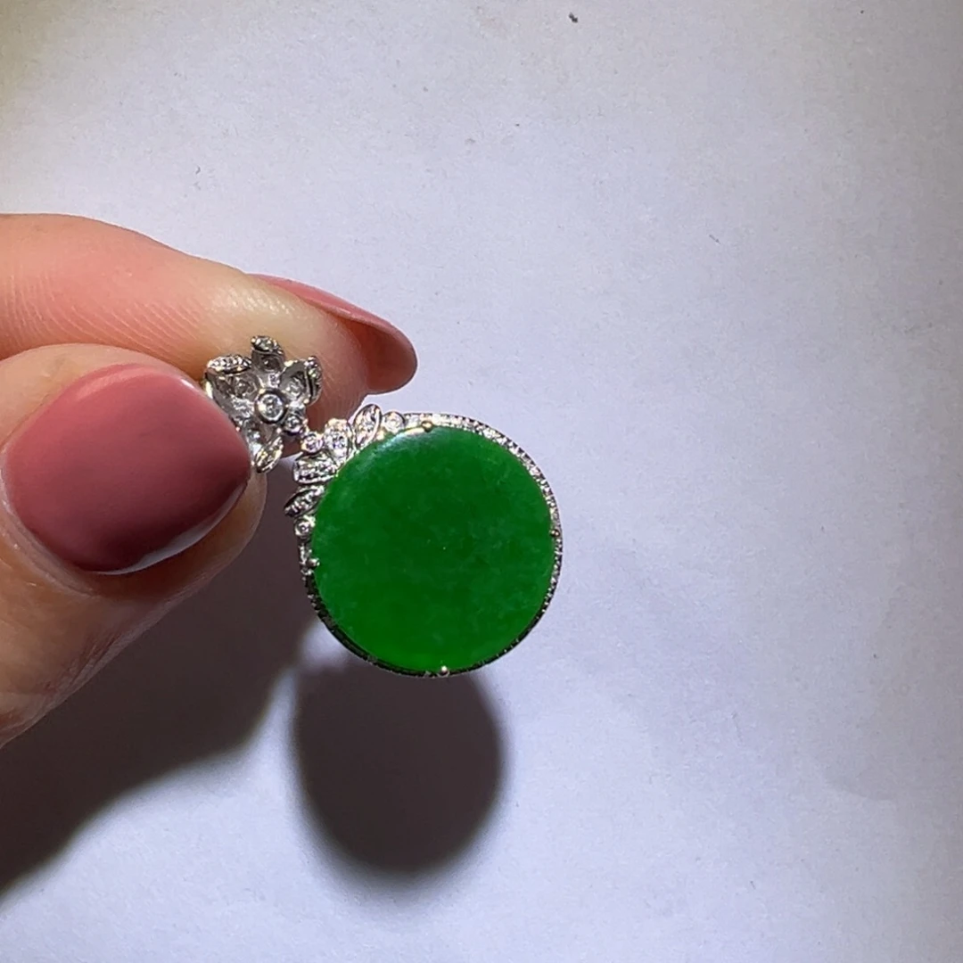 翡翠颈饰18K金镶嵌吊坠