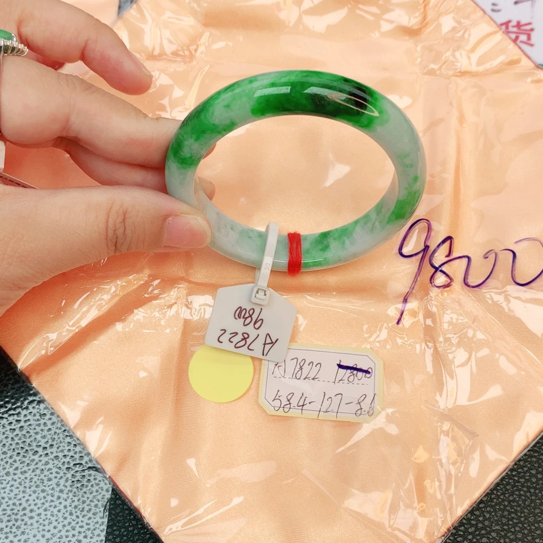 翡翠手镯未镶嵌缅甸翡翠