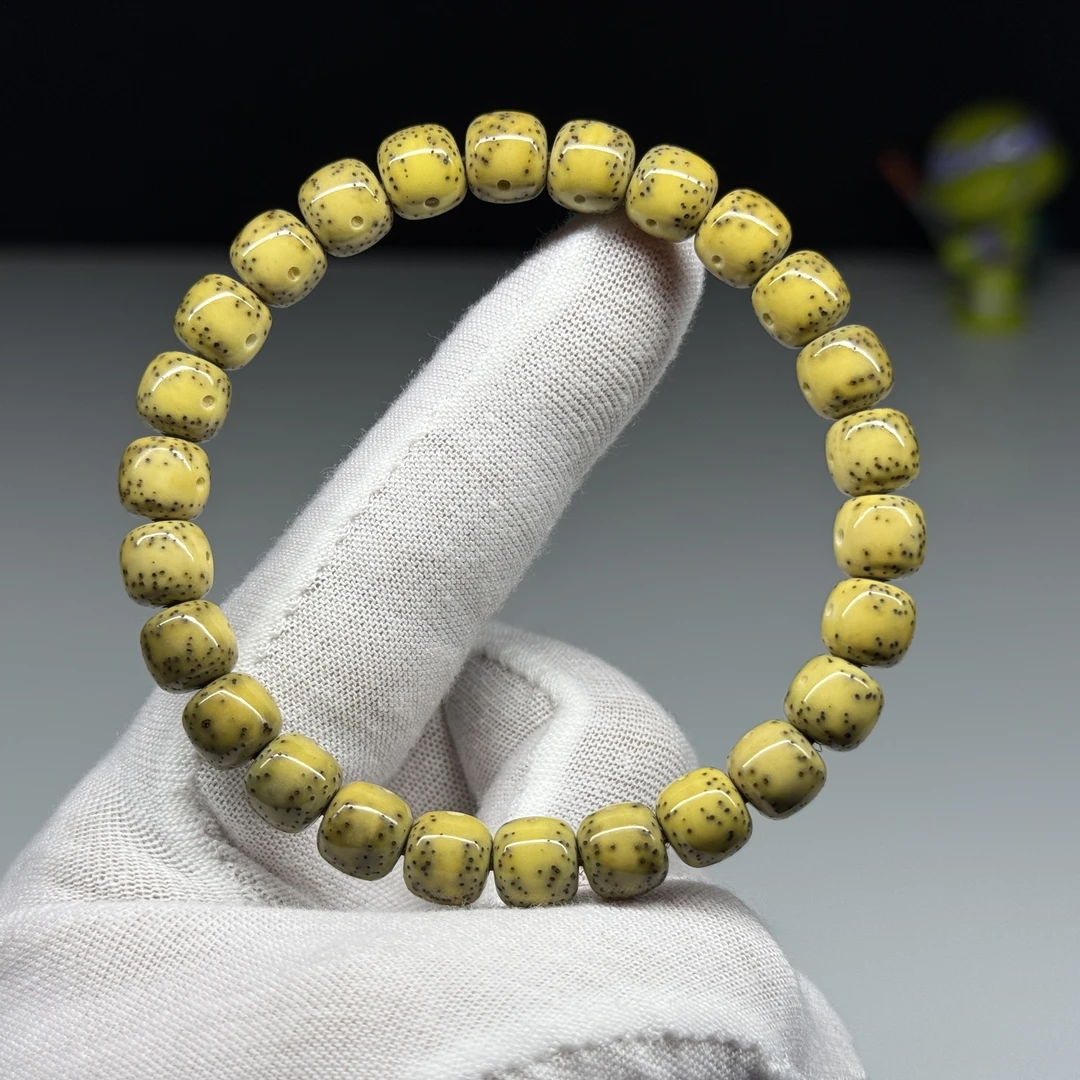 星月菩提手串 8.5X7.8 正月大留白 同枝石玉老型桶绿润料 已打底