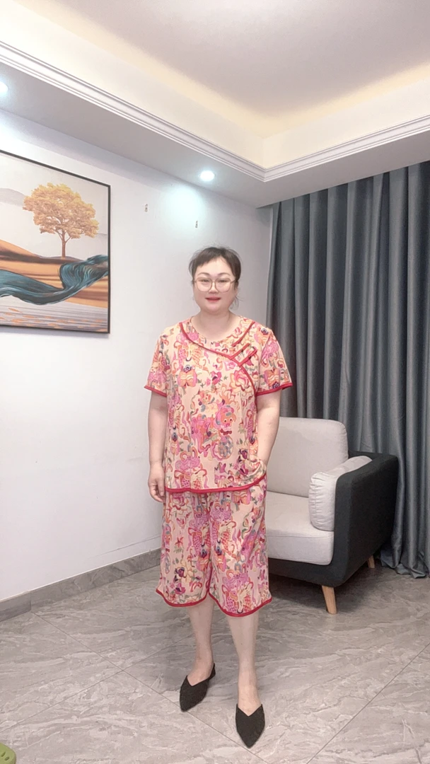 斜襟休闲风上衣网红印花碎花满印时尚中裤短裤套装