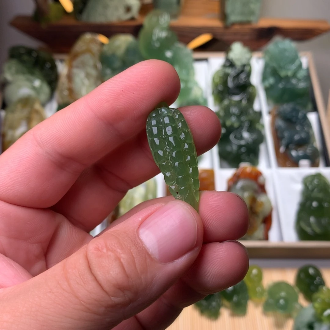 岫玉未镶嵌精品挂件