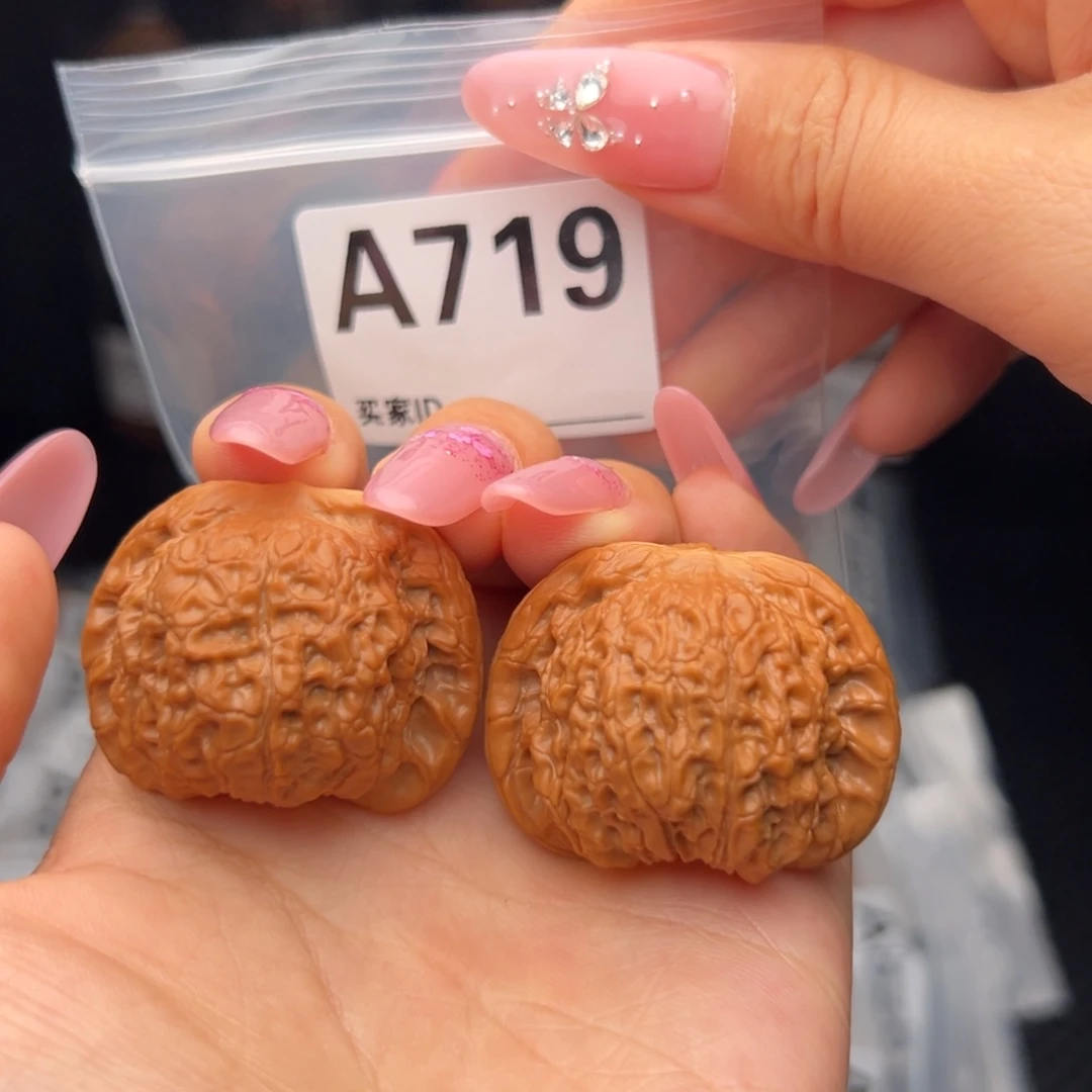星***星文玩核桃吊坠血麒麟