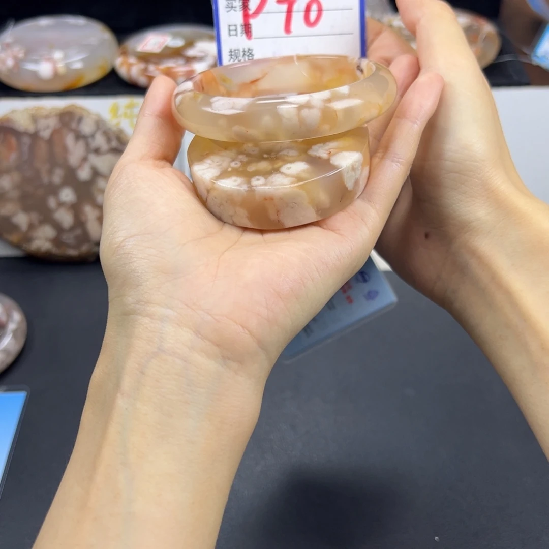 Z***M石英质玉未镶嵌手镯