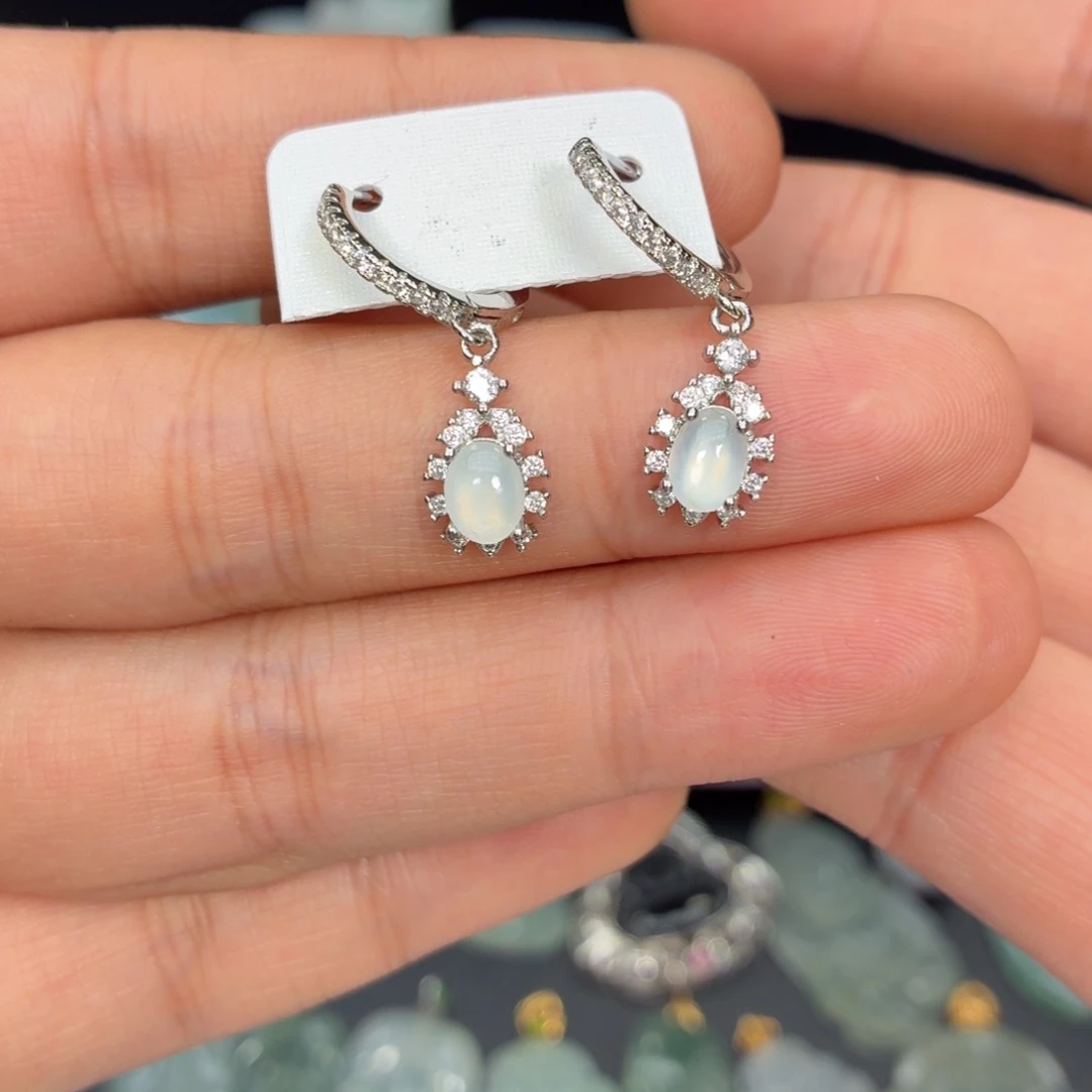 翡翠未镶嵌颈饰耳包