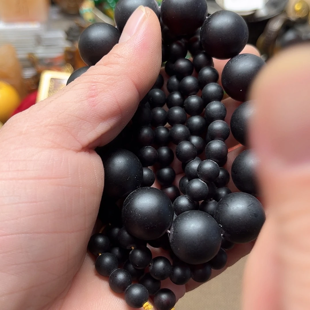 琥珀裸石未镶嵌好物推荐如图所示